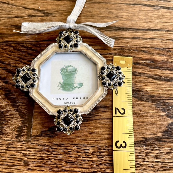 Black/Cream Metal Photo Frame Ornaments with Black Accent Beading - Picture 8 of 14